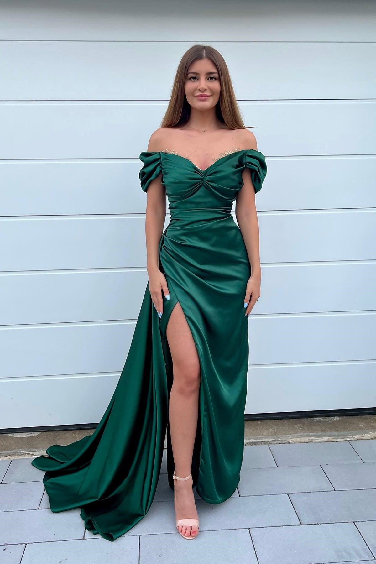 Dunkelgrünes Schatz-Meerjungfrau-Abschlussballkleid mit Schlitz vorne und schulterfreien Perlenverzierungen