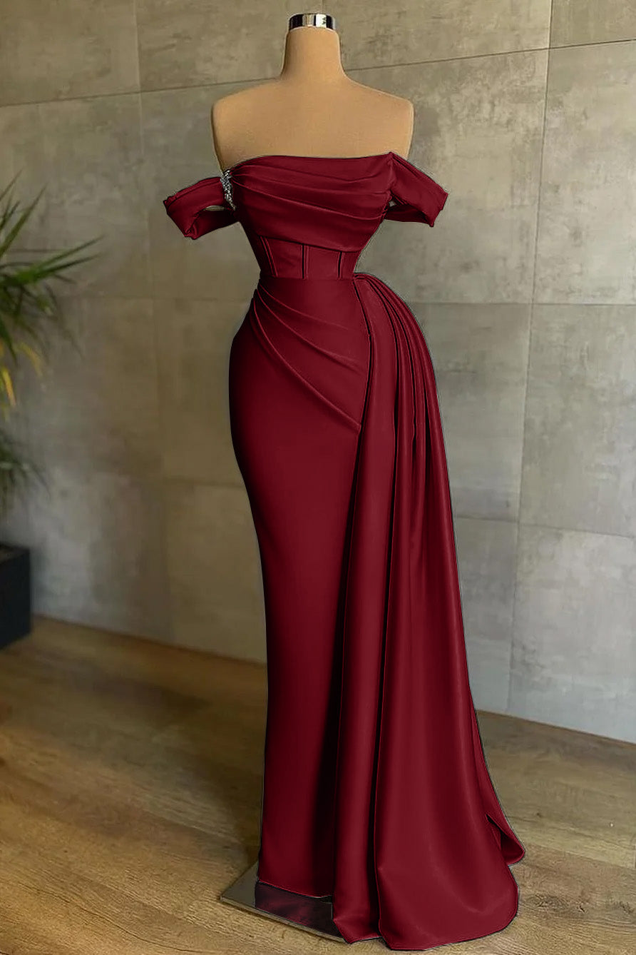 Ovlias Wunderschönes weißes, schulterfreies Ballkleid im Meerjungfrau-Stil mit Falten
