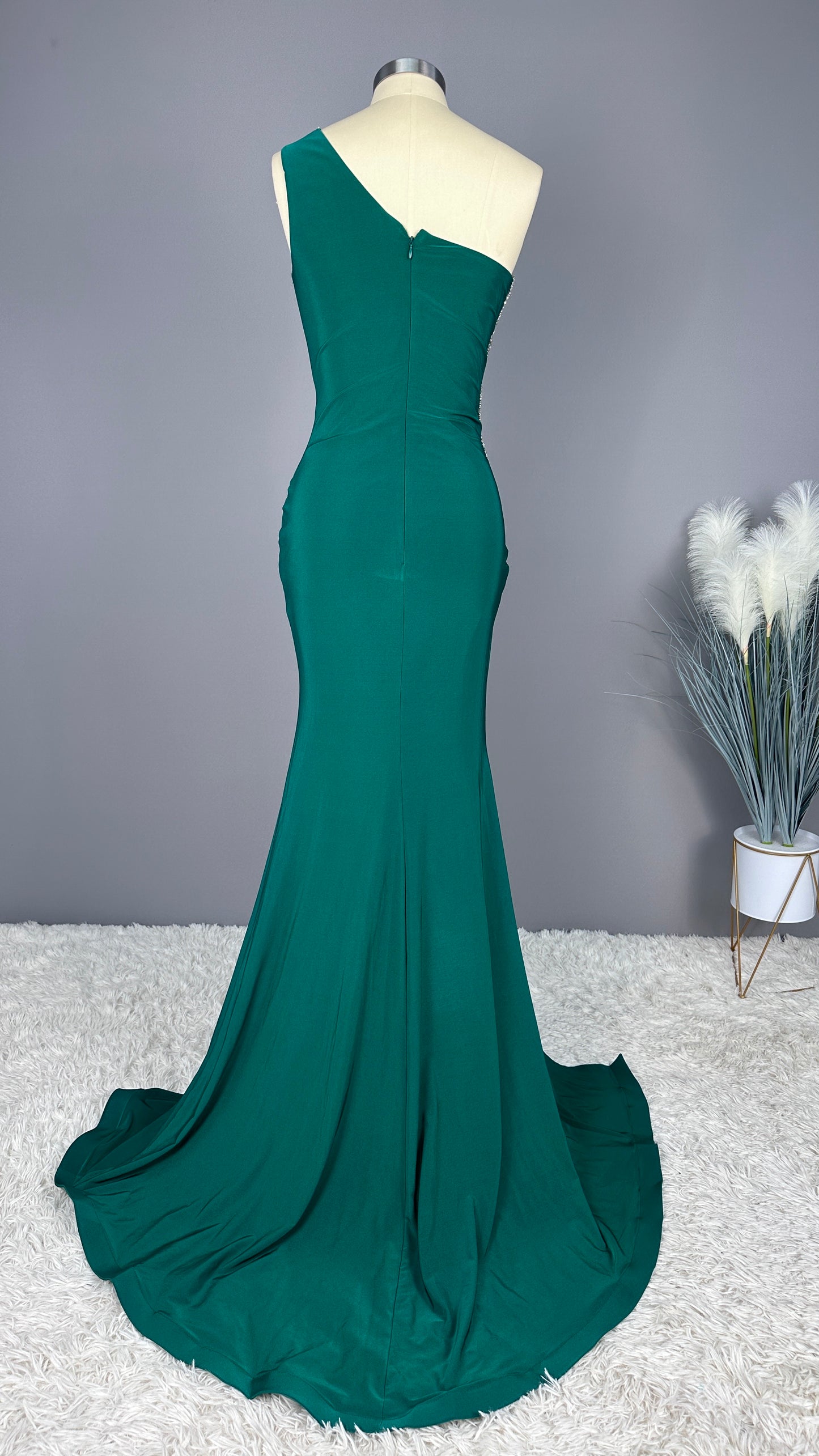 Abendkleid lang, smaragdgrün, ärmellos, One-Shoulder-Applikationen