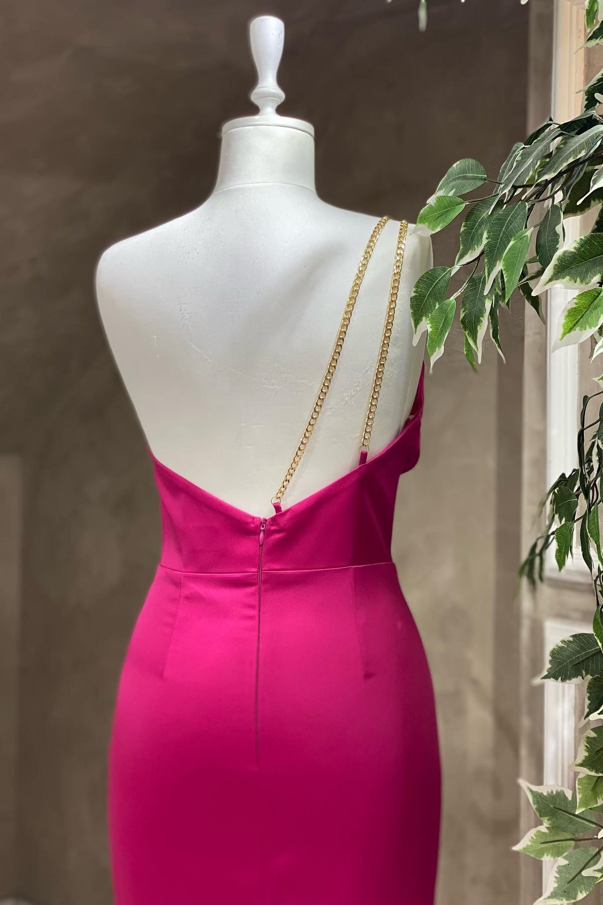 Fuchsia One-Shoulder-Meerjungfrau-Abendkleid in Bodenlänge mit Falten
