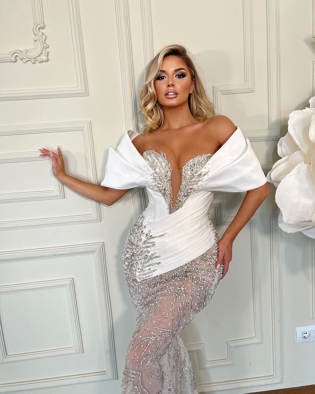Schweres weißes Ballkleid, Pailletten-Meerjungfrauenkleid, ärmelloser Tüll
