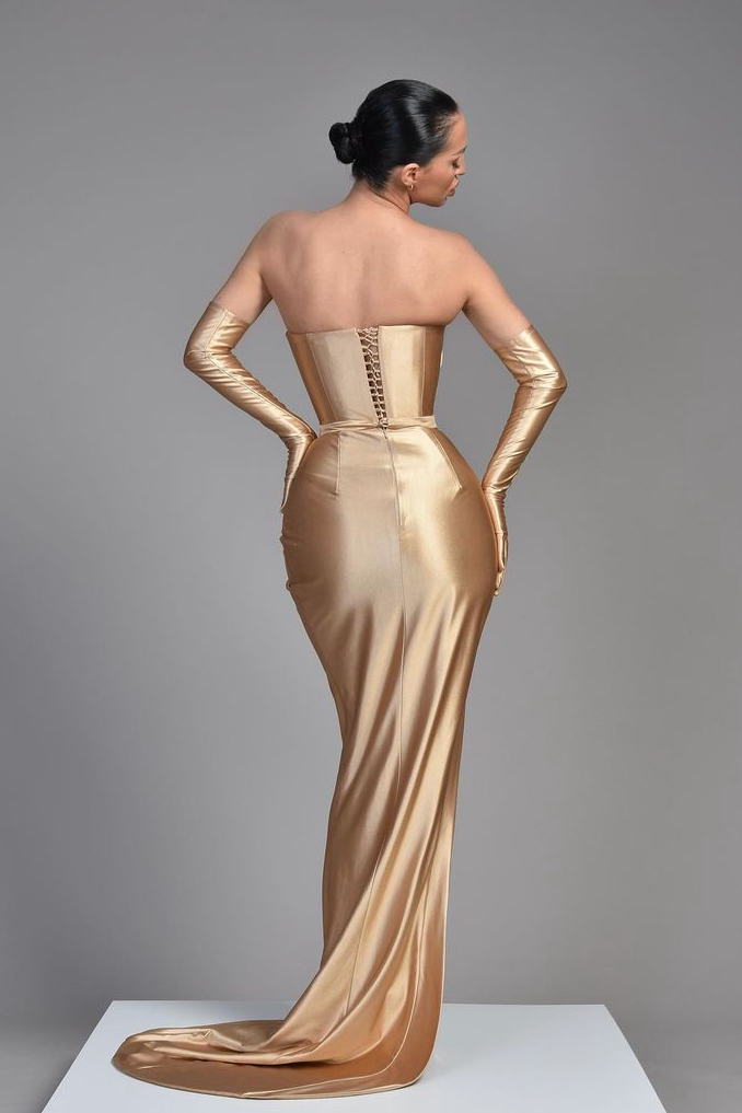 Champagner-Abendkleid, halbe Ärmel, schulterfrei, mit plissiertem Schlitz