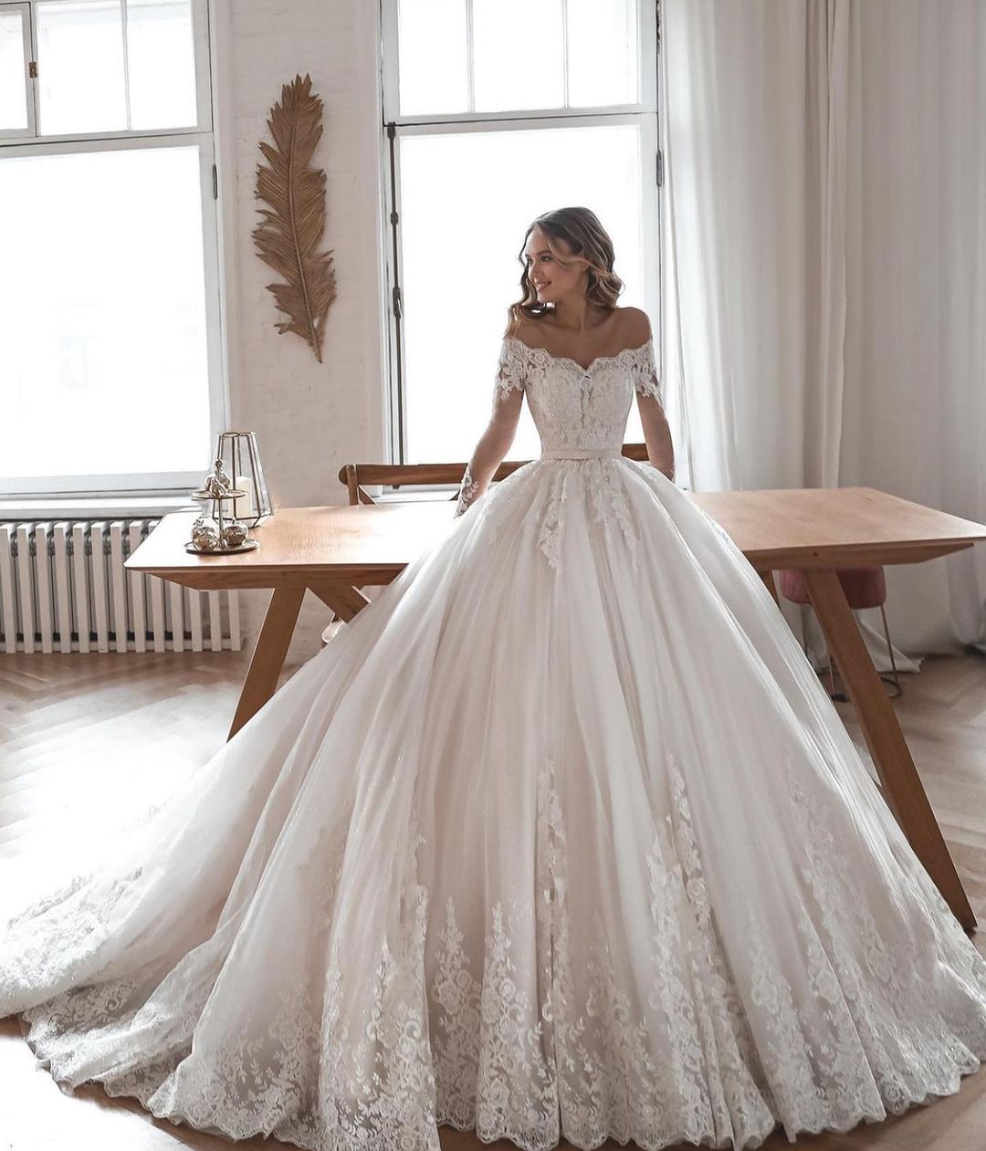 Langes Ballkleid-Brautkleid mit Ärmeln