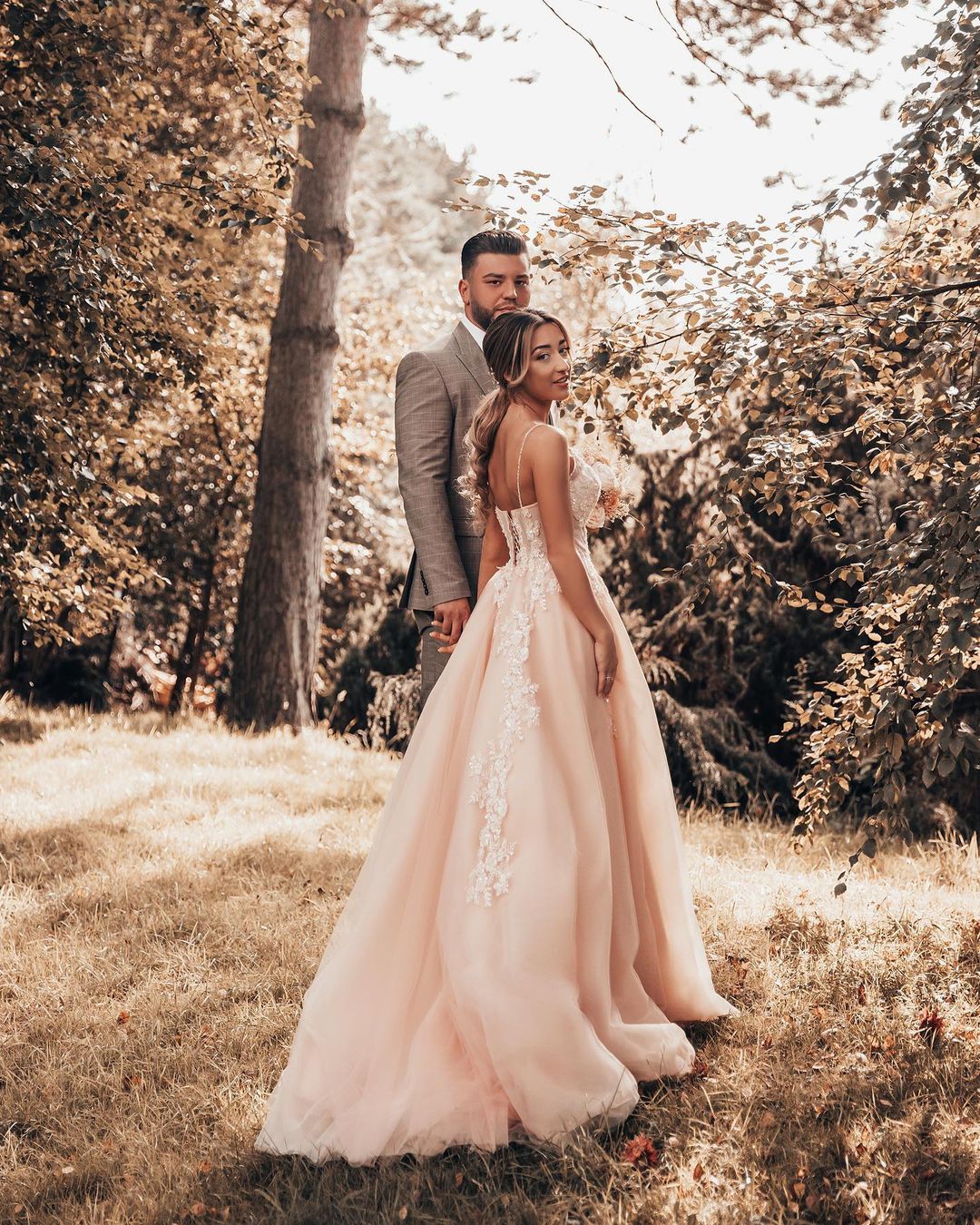 Langes Brautkleid in A-Linie mit Spaghettiträgern, Tüll und Spitze