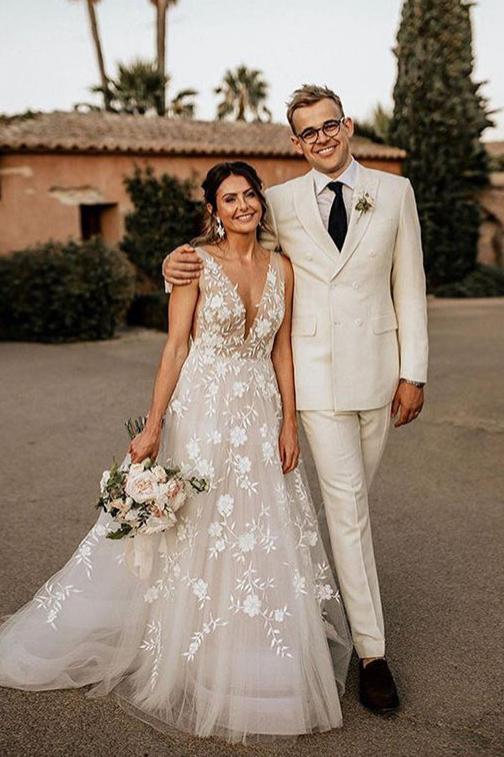 Boho-Brautkleid in A-Linie mit Trägern, V-Ausschnitt und Applikationen