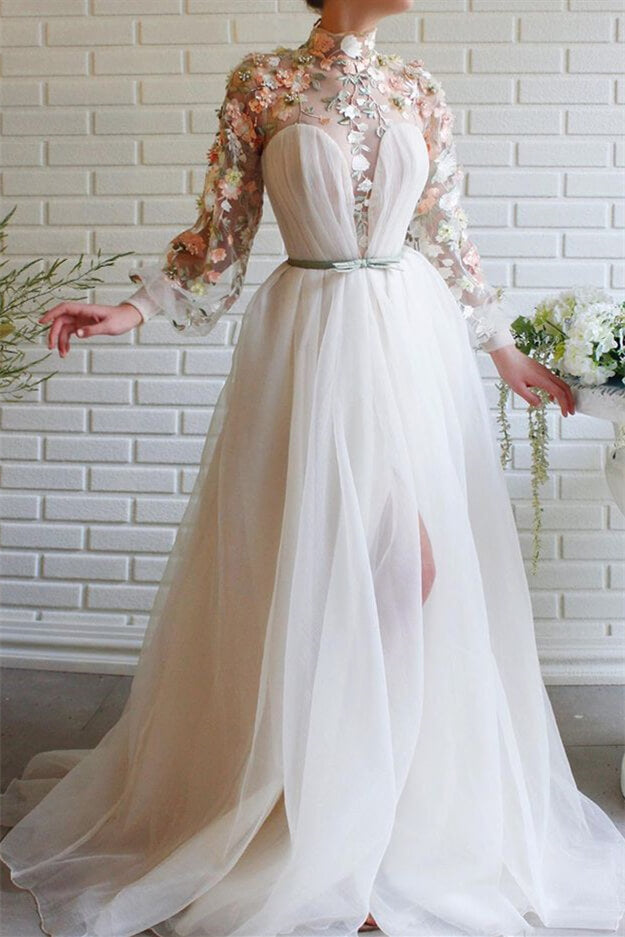 Weißes Abendkleid im Meerjungfrau-Stil mit hohem Kragen und langen Ärmeln und geschlitzten Blumen