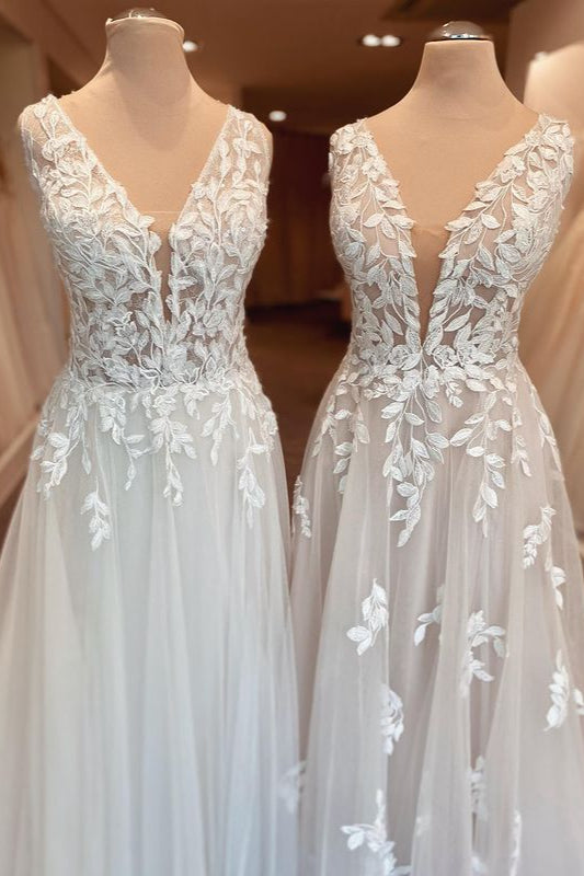 A-Linie-Brautkleid mit V-Ausschnitt, offenem Rücken, Rüschen und Spitzenapplikationen
