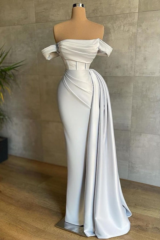 Ovlias Wunderschönes weißes, schulterfreies Ballkleid im Meerjungfrau-Stil mit Falten