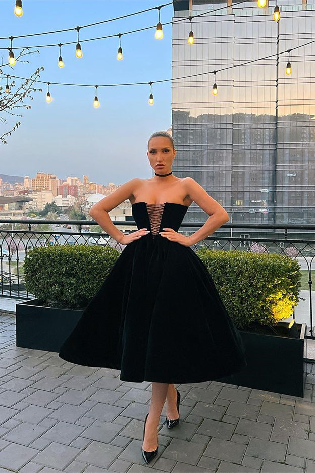 Trägerloses kurzes Ballkleid in A-Linie mit Taschen