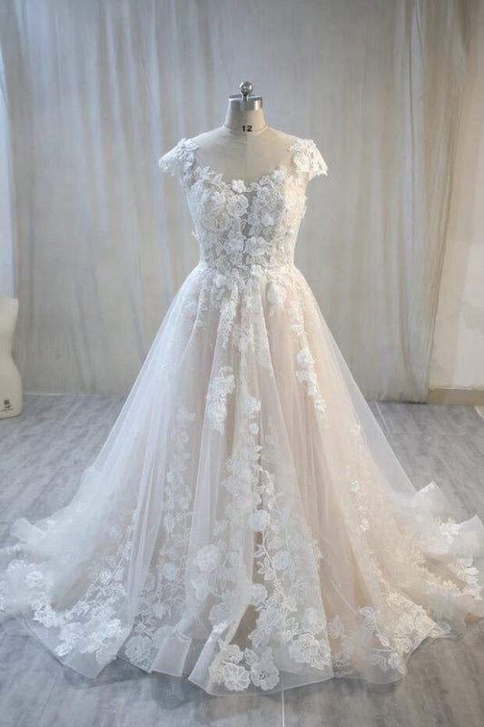 Bodenlanges Bateau-Brautkleid in A-Linie mit Spitzenapplikationen und Tüll