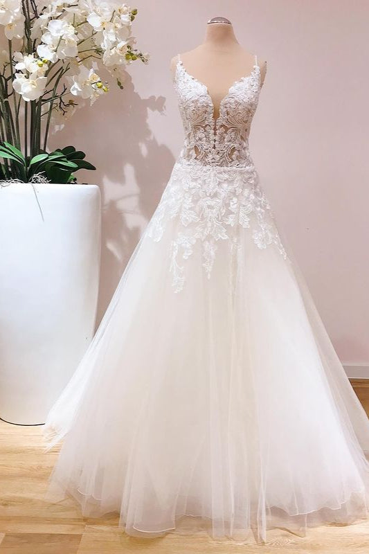 Bodenlanges A-Linien-Brautkleid mit Spaghettiträgern und Applikationen aus Spitzentüll