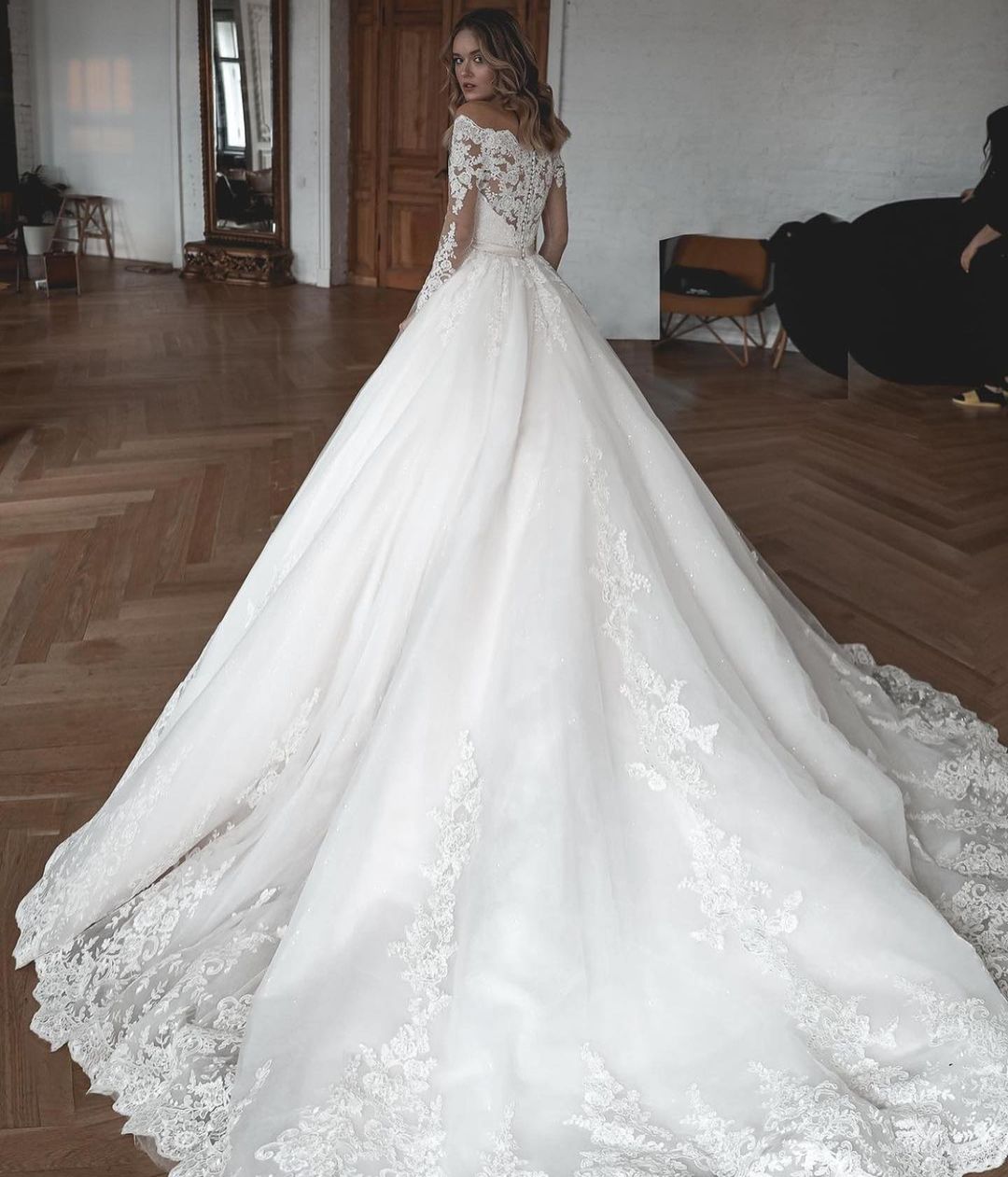 Langes Ballkleid-Brautkleid mit Ärmeln