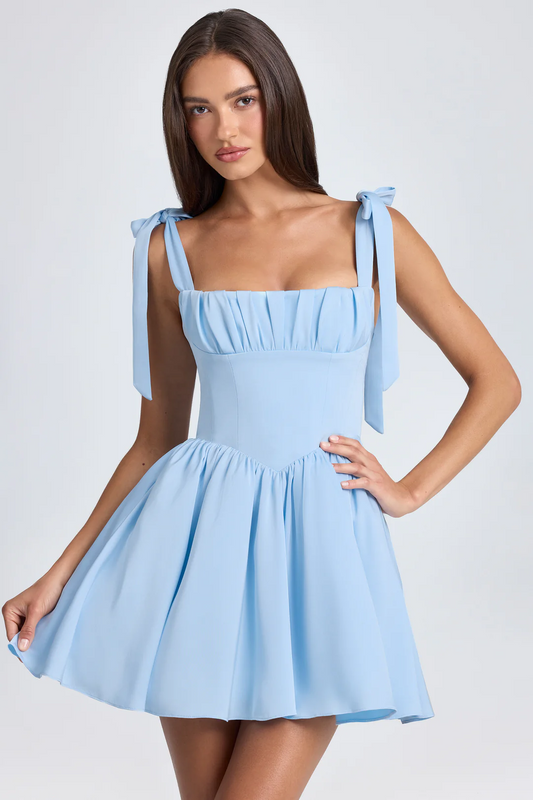 Babyblaues Heimkehrkleid mit quadratischem Ausschnitt, Schleife und Gürtel