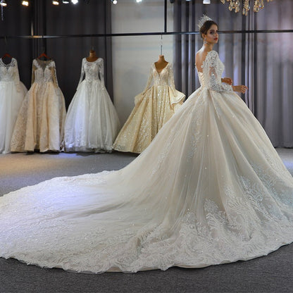 Elegantes, rückenfreies, langärmliges Brautkleid in A-Linie mit Herzausschnitt und Applikationen aus Spitze und Pailletten