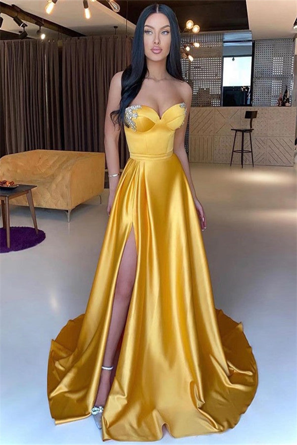 Gelbes Schatz-Meerjungfrau-Abschlussballkleid mit Perlenstickerei und Schlitz