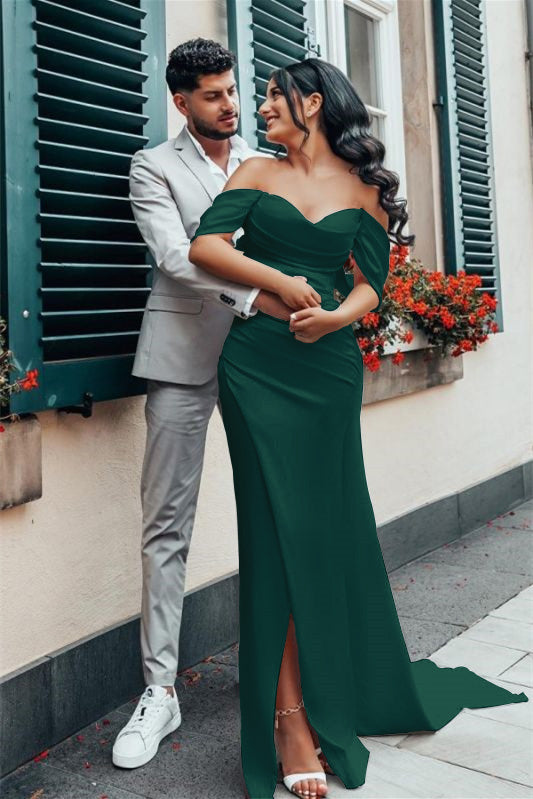 Schulterfreies Charmeuse-Brautkleid mit Schlitz