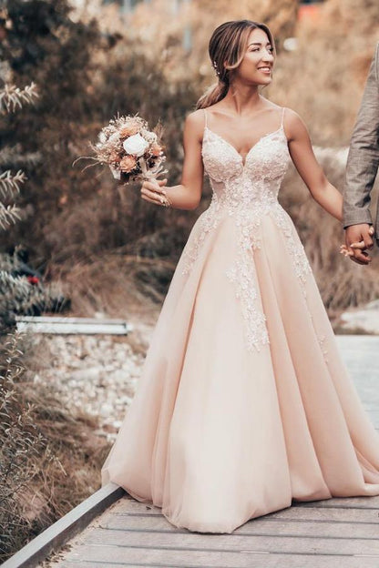 Langes Brautkleid in A-Linie mit Spaghettiträgern, Tüll und Spitze
