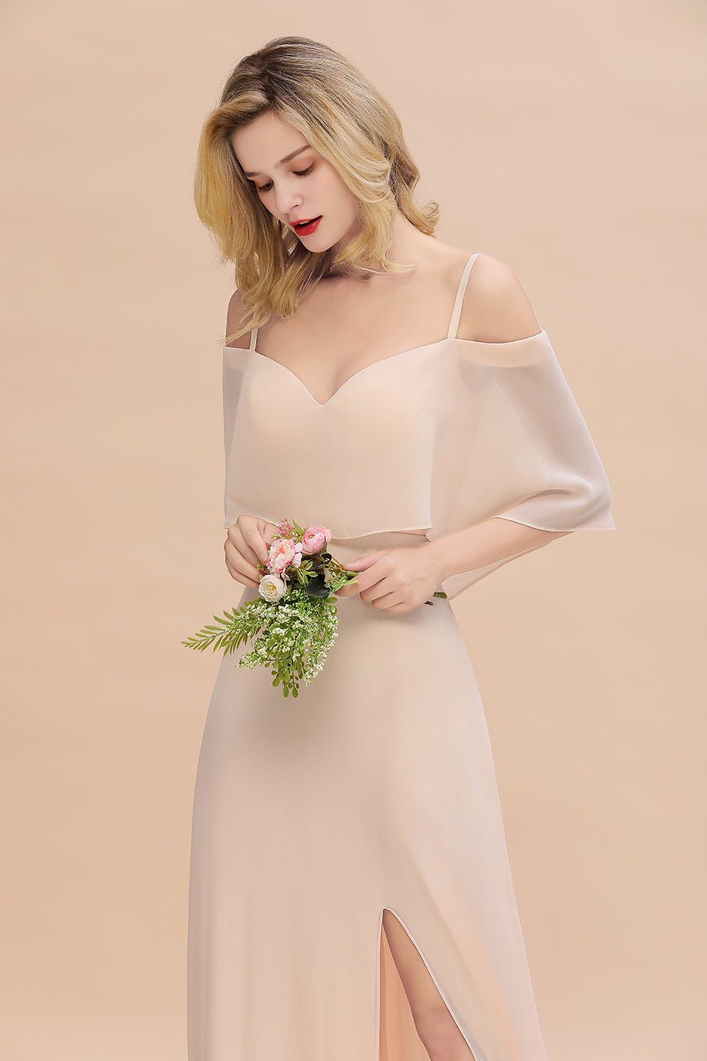Bestellen Sie Champagne Brautjungfernkleider Lang Günstig online bei babyonlinedress.de. Kleider Für Brautjungfern maß geschneidert bekommen.