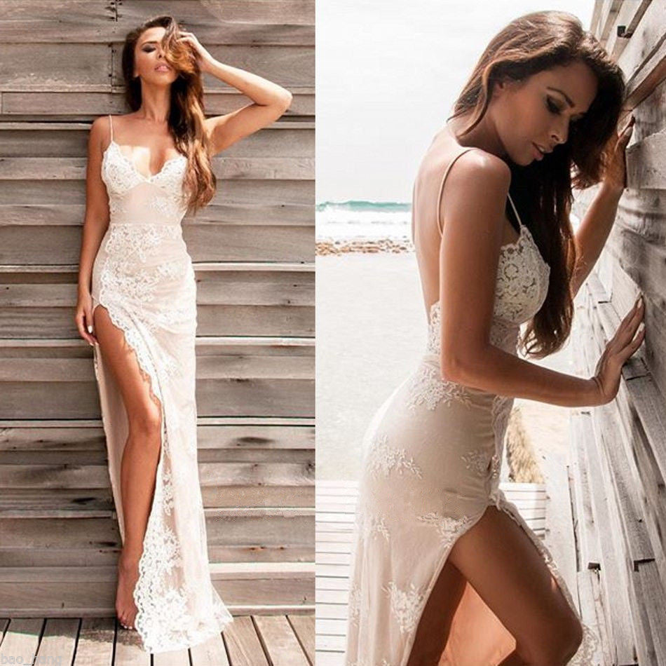 Abendkleid mit Spitzenapplikationen, Spaghettiträgern und hohem Schlitz