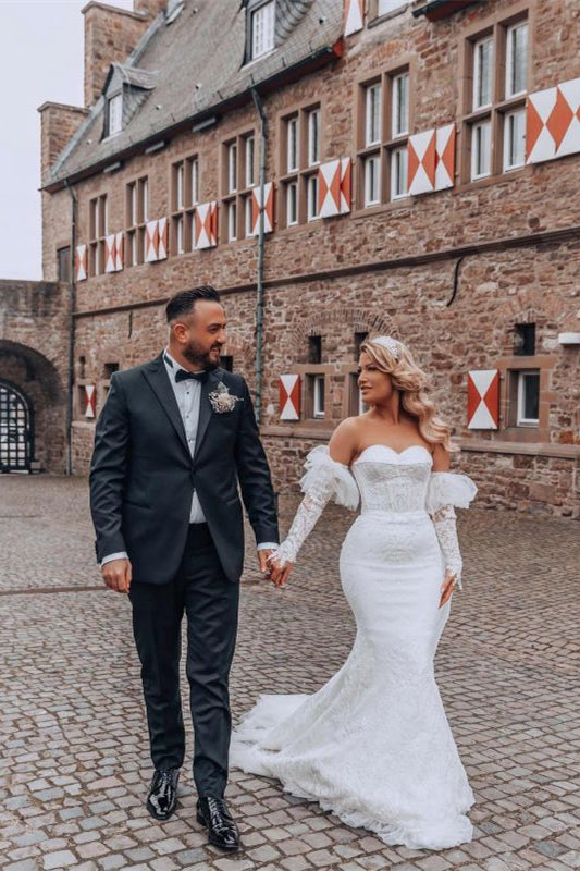 Langes, herzförmiges Brautkleid mit Blasenärmeln und Spitze im Meerjungfrau-Stil