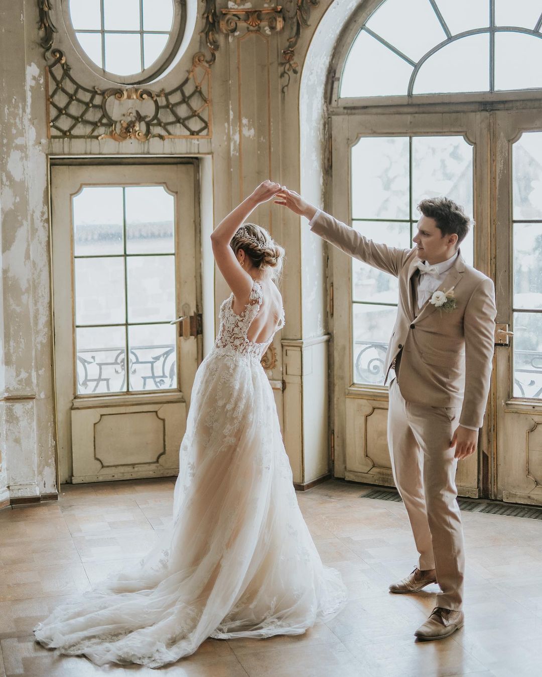 Langes Boho-Hochzeitskleid aus Tüll in A-Linie mit Spitzenapplikationen