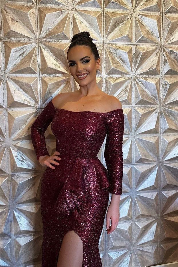 Burgunderrotes Abendkleid im Meerjungfrau-Stil mit langen Ärmeln, Pailletten und Schlitz