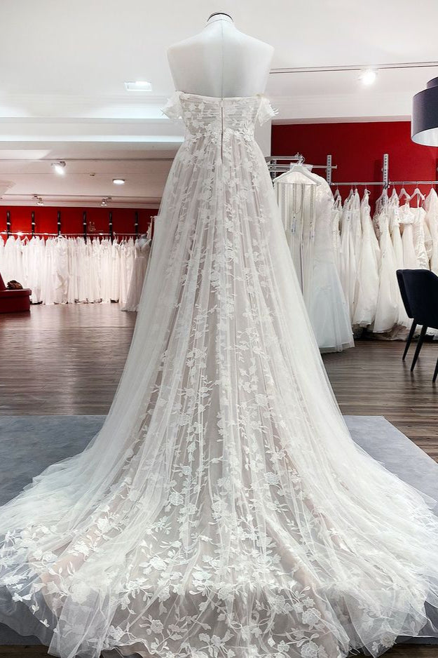 A-Linien-Brautkleid mit schulterfreien Rüschen und Spitzenapplikationen