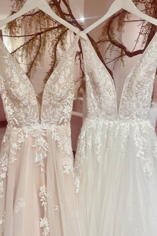 Langes, herzförmiges, rückenfreies Brautkleid in A-Linie mit V-Ausschnitt