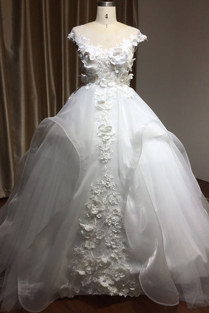 Ballkleid-Hochzeitskleid mit Flügelärmeln, Juwelen und Blumenapplikationen