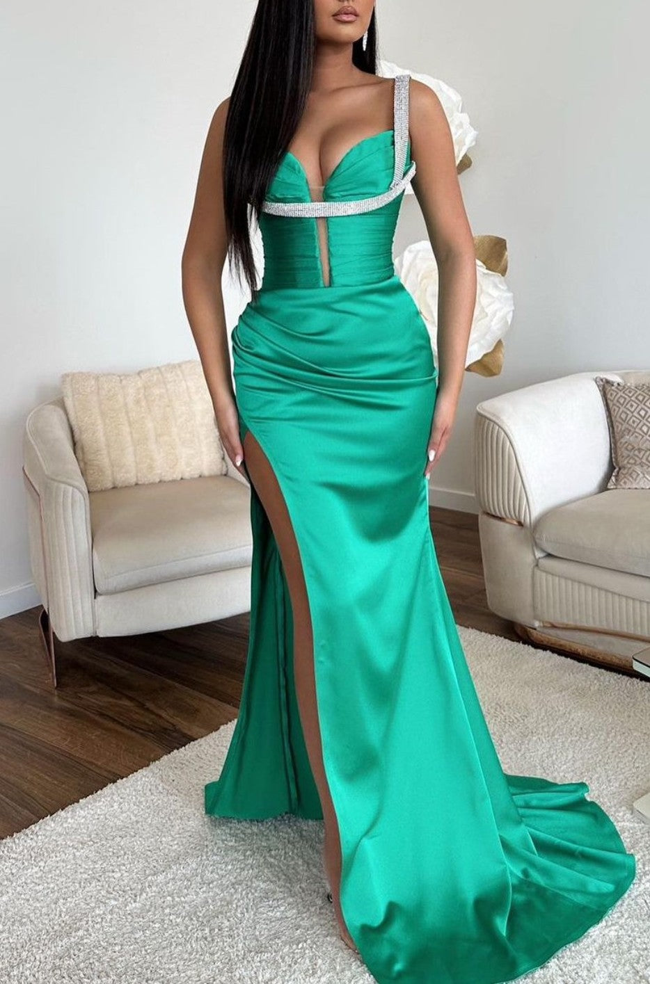 Grünes Ballkleid, ärmellos, Spaghettiträger, Meerjungfrau mit hohem Schlitz und V-Ausschnitt