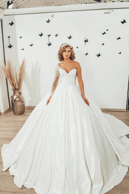 Ballkleid-Hochzeitskleid mit herzförmigen Rüschen und langen Ärmeln mit Perlen