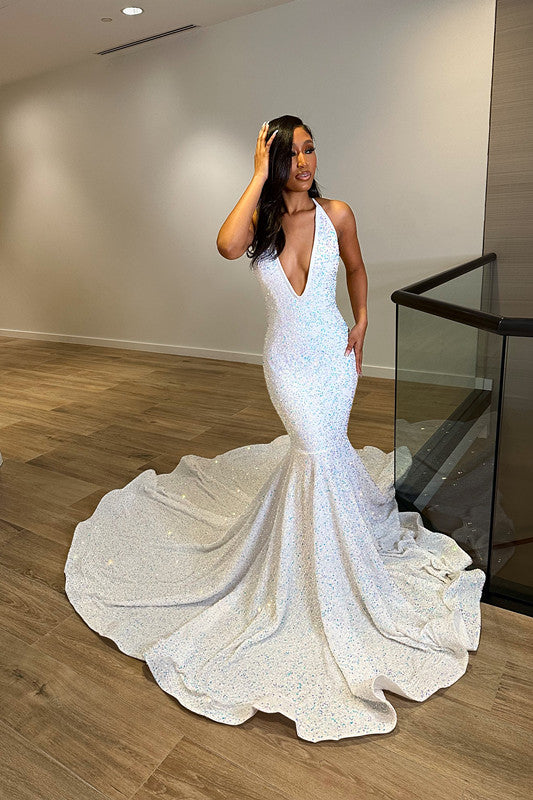Fantasievolles weißes Abendkleid mit Pailletten, ärmellos, V-Ausschnitt und Neckholder