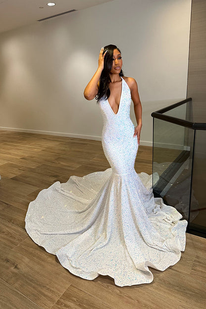 Fantasievolles weißes Abendkleid mit Pailletten, ärmellos, V-Ausschnitt und Neckholder