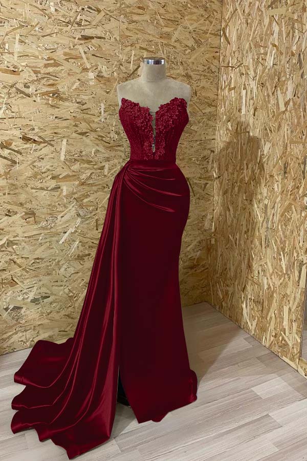 Ärmelloses Meerjungfrau-Abschlussballkleid mit Schlitz und Applikationen