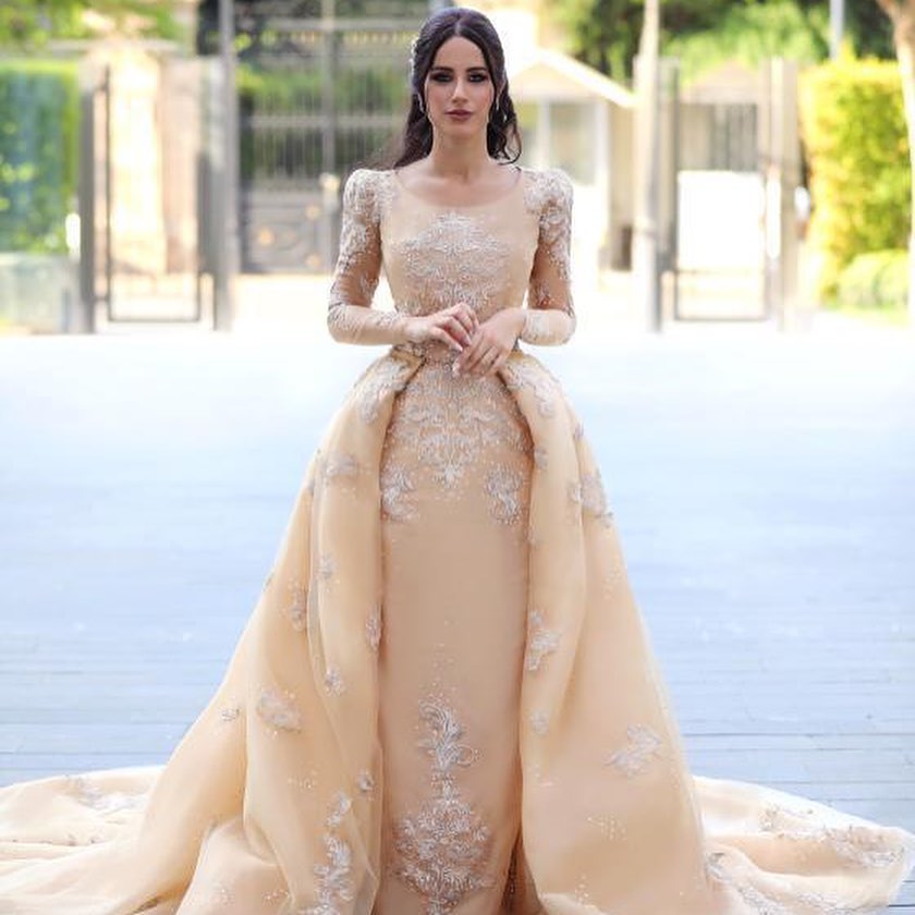 Abnehmbares Bateau-Brautkleid mit langen Ärmeln und Tüll