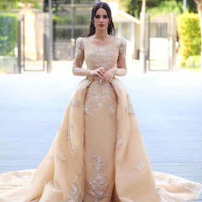 Abnehmbares Bateau-Brautkleid mit langen Ärmeln und Tüll