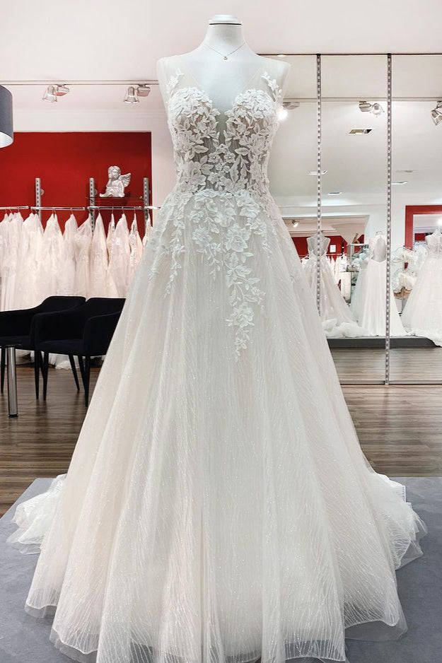 Atemberaubendes, langes, herzförmiges Tüll-Brautkleid in A-Linie mit offenem Rücken und applizierten Rüschen