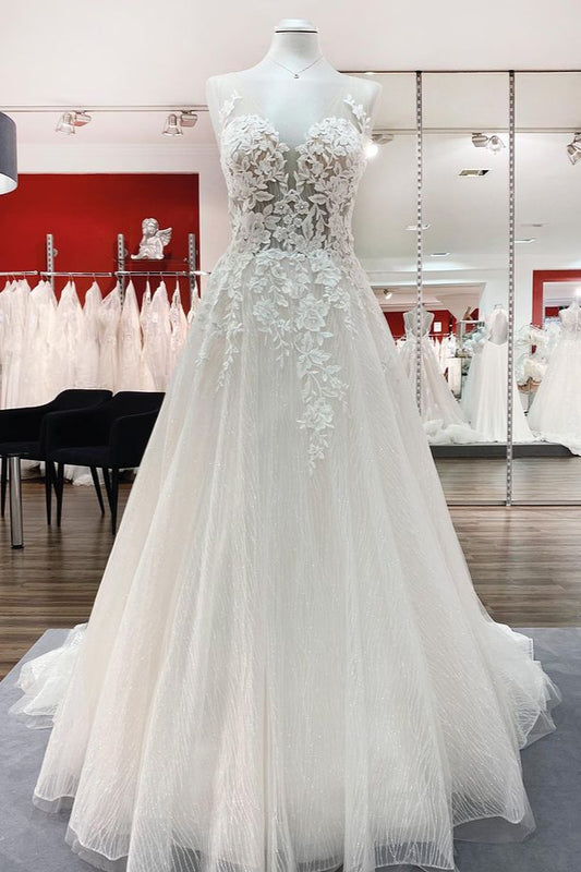 Atemberaubendes, langes, herzförmiges Tüll-Brautkleid in A-Linie mit offenem Rücken und applizierten Rüschen