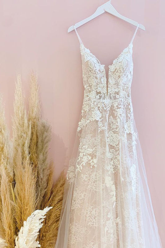 Atemberaubendes Tüll-Brautkleid mit Spaghettiträgern in A-Linie und Spitzenapplikationen