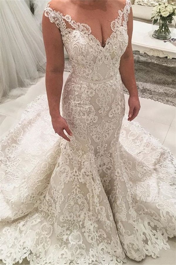 Bodenlanges Meerjungfrau-Abschlussballkleid mit tiefem V-Ausschnitt, Spaghettiträgern und Spitzenapplikationen