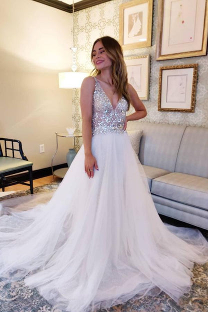 A-Linie, ärmelloses Tüll-Brautkleid mit V-Ausschnitt und offenem Rücken