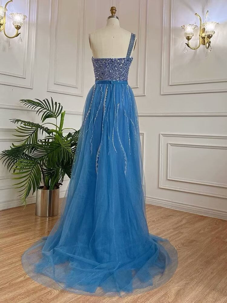 Elegantes, ärmelloses, schulterfreies Abendkleid im Meerjungfrau-Stil mit Pailletten und Tüll-Überrock