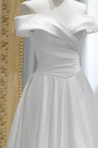 Wunderschönes weißes, schulterfreies, herzförmiges Abendkleid in A-Linie mit Schnürung
