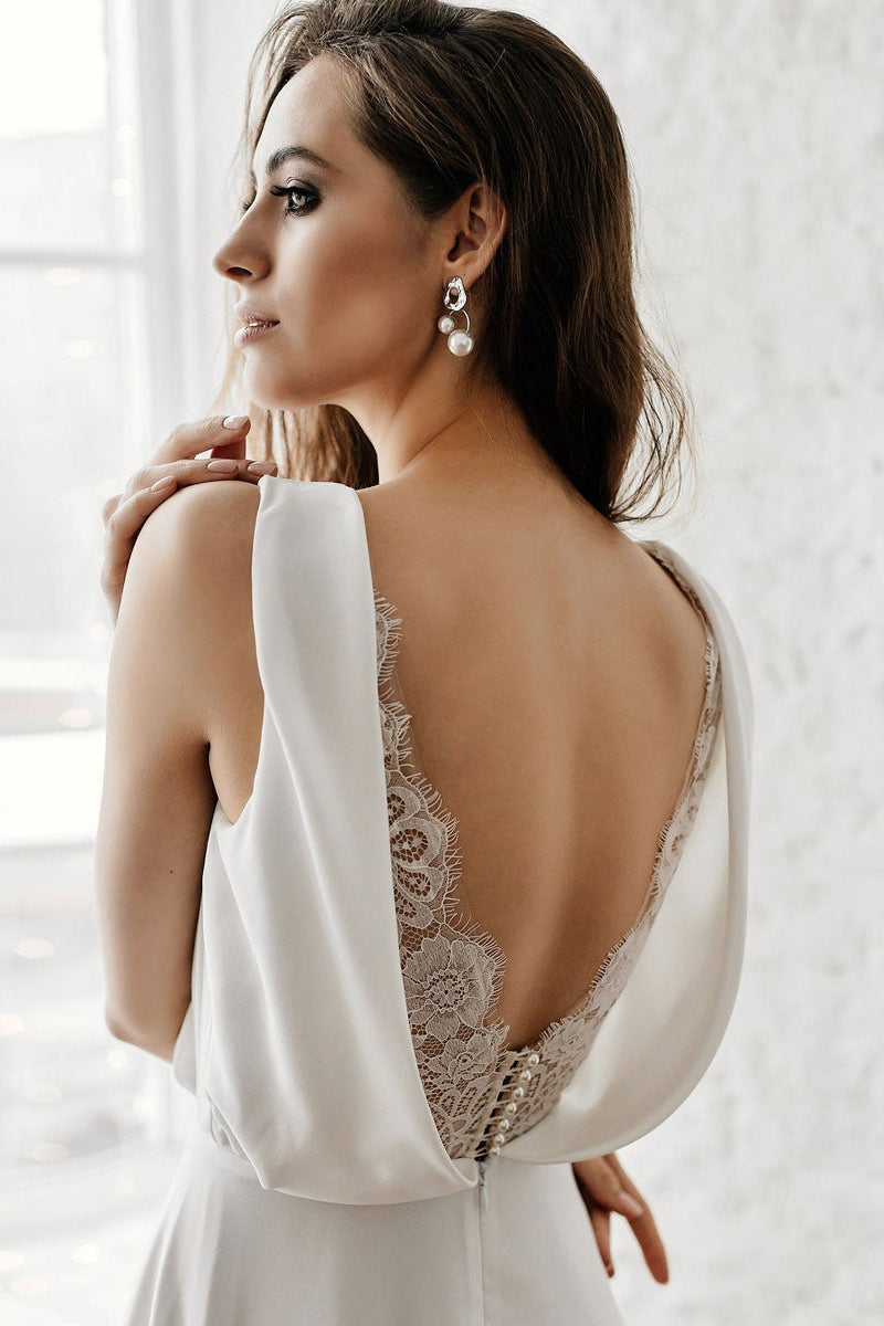Ärmelloses langes Brautkleid mit V-Ausschnitt
