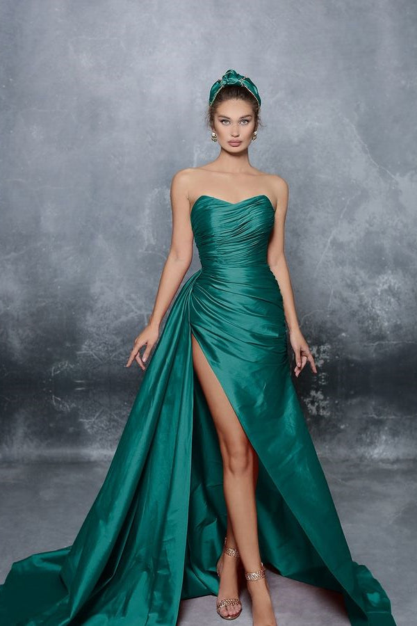 Elegantes blaues, ärmelloses, trägerloses Ballkleid mit Schlitzfalten