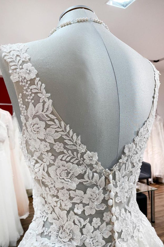 Lange A-Linien-Brautkleider mit V-Ausschnitt, Tüllspitze und weißen Rüschen