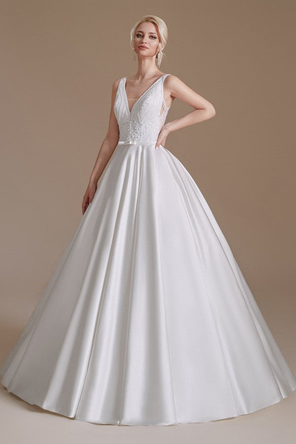 Langes Satin-Brautkleid in A-Linie mit V-Ausschnitt und Spitzenapplikationen