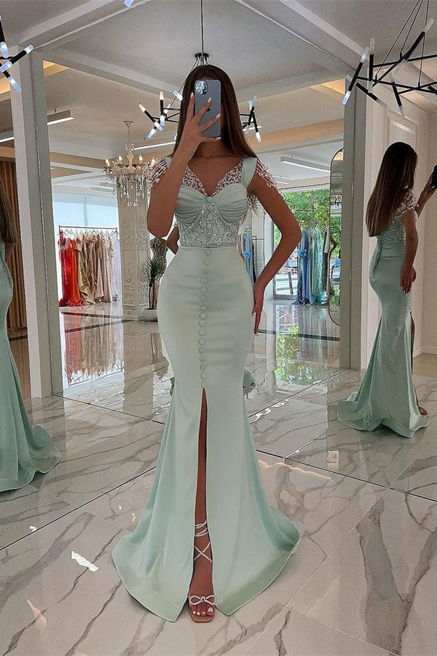Erstaunliches mintgrünes Ballkleid mit Flügelärmeln, langem Vorderschlitz und Perlenknöpfen