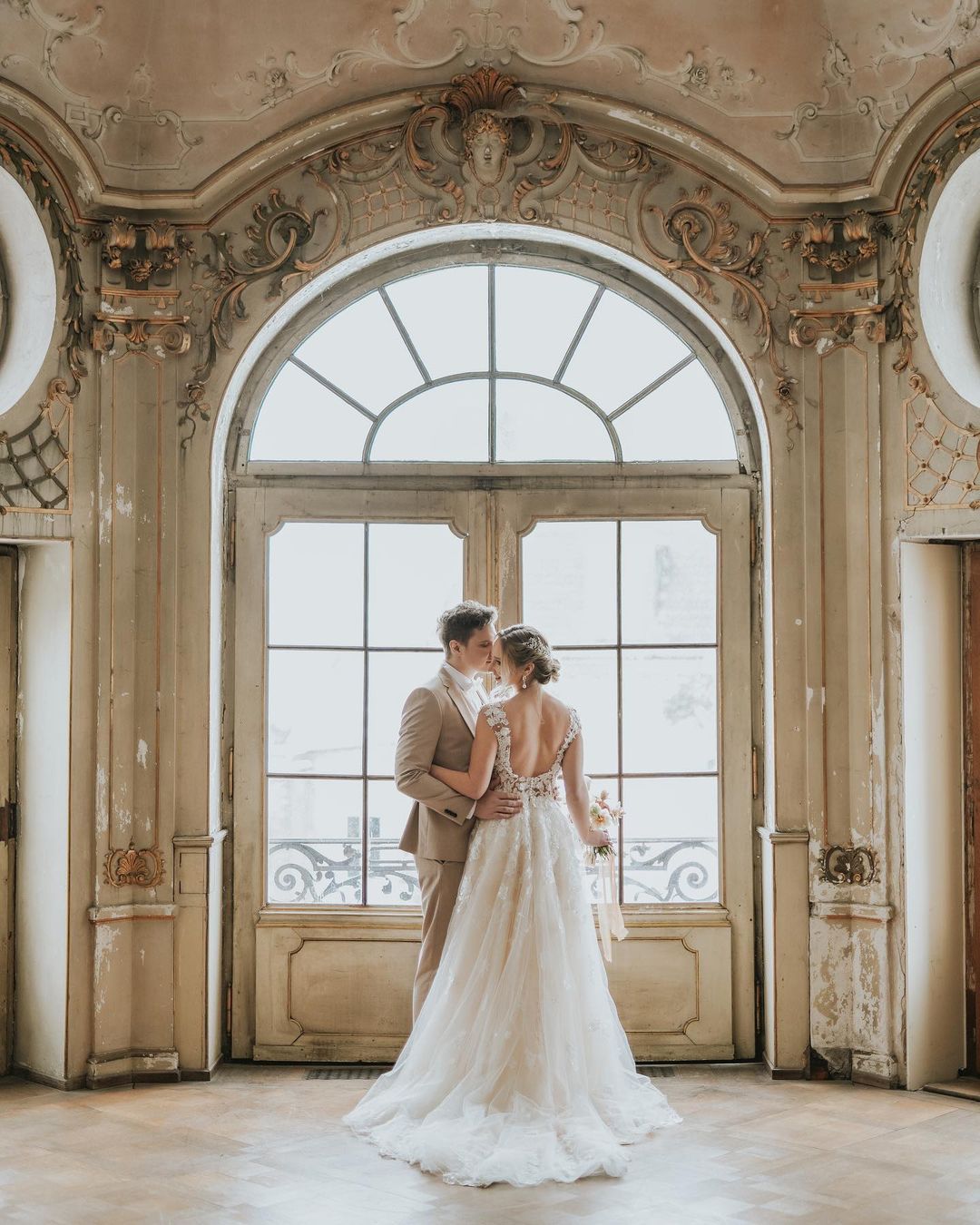 Langes Boho-Hochzeitskleid aus Tüll in A-Linie mit Spitzenapplikationen