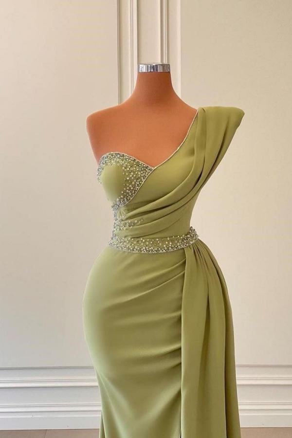 Salbeifarbenes One-Shoulder-Schlitz-Meerjungfrau-Abschlussballkleid mit Perlen